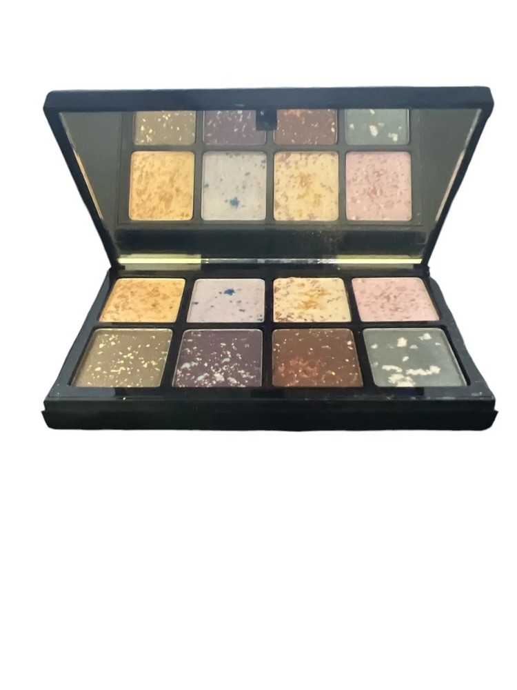 Ready To Wear Button-Up Beauty Palette – Eyeshadow