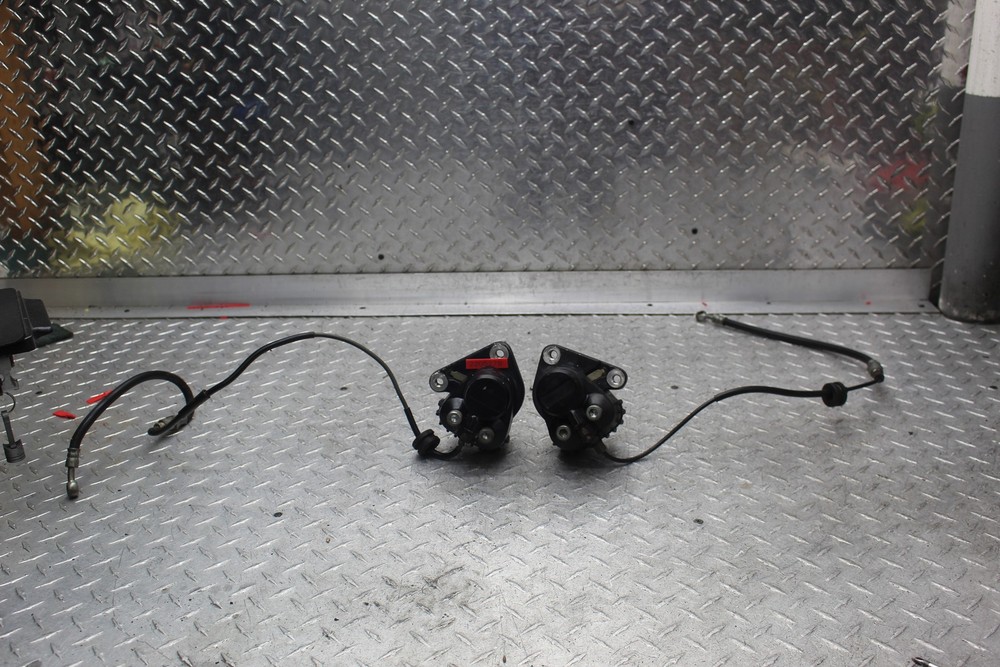 1972 SUZUKI GT750 WATER BUFFALO FRONT BRAKE CALIPERS