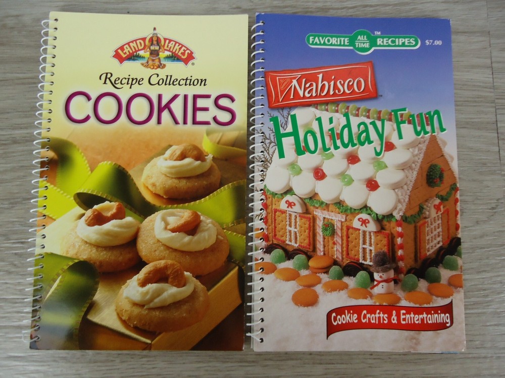 Set of 2 Brand Cookbooks Recipe Books Nabisco Land O Lakes 2000s Novelty Holiday