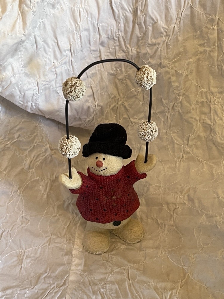 Frosty The Snowman Juggling Snowballs 8