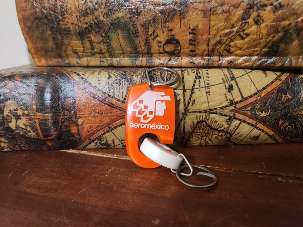 Vintage AEROMEXICO Air Lines Two Part Puzzle Keychain