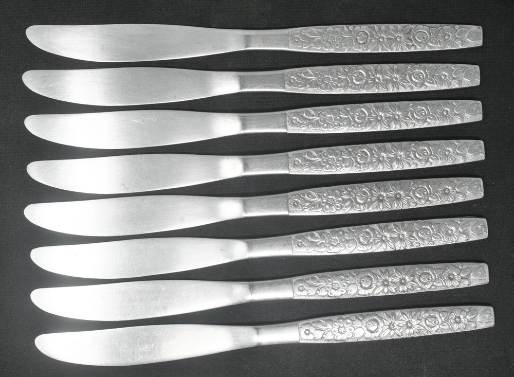 Oneida MALIBU Stainless Dinner Knife set of 8. 8 7/8