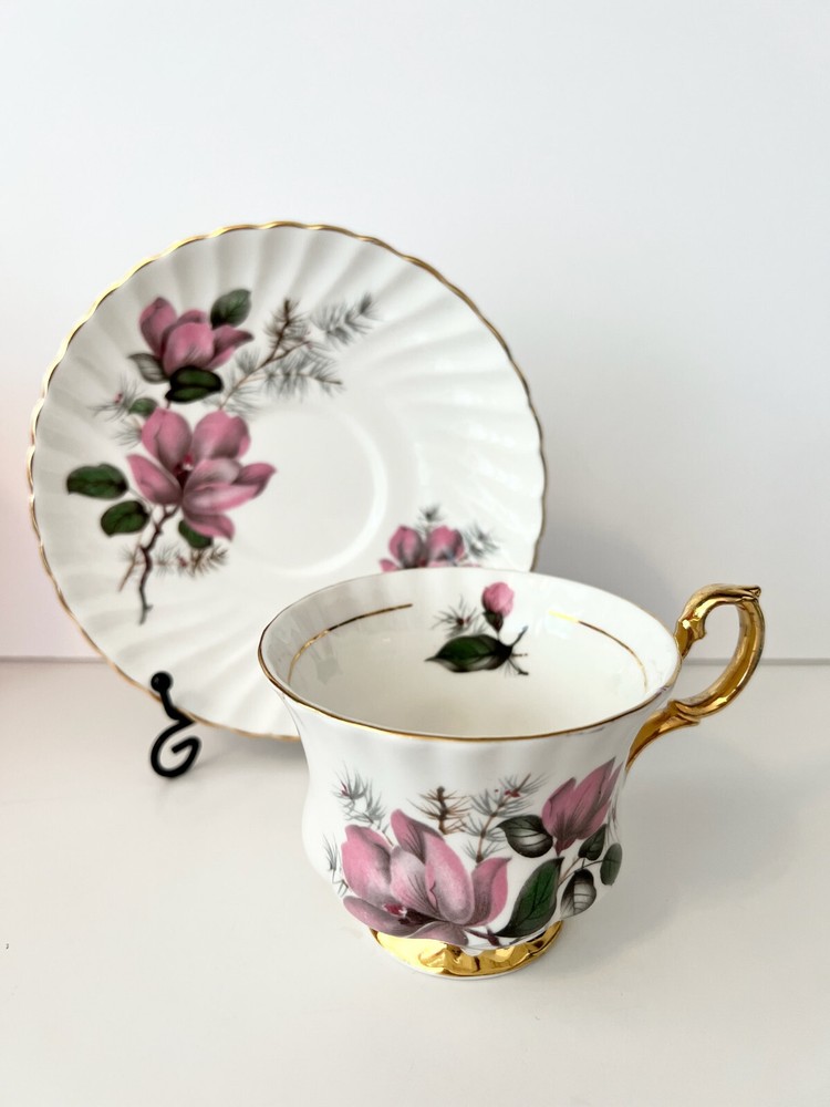 Royal Imperial Bone China Tea Cup and Saucer Set Gold Gilt Beautiful Condition