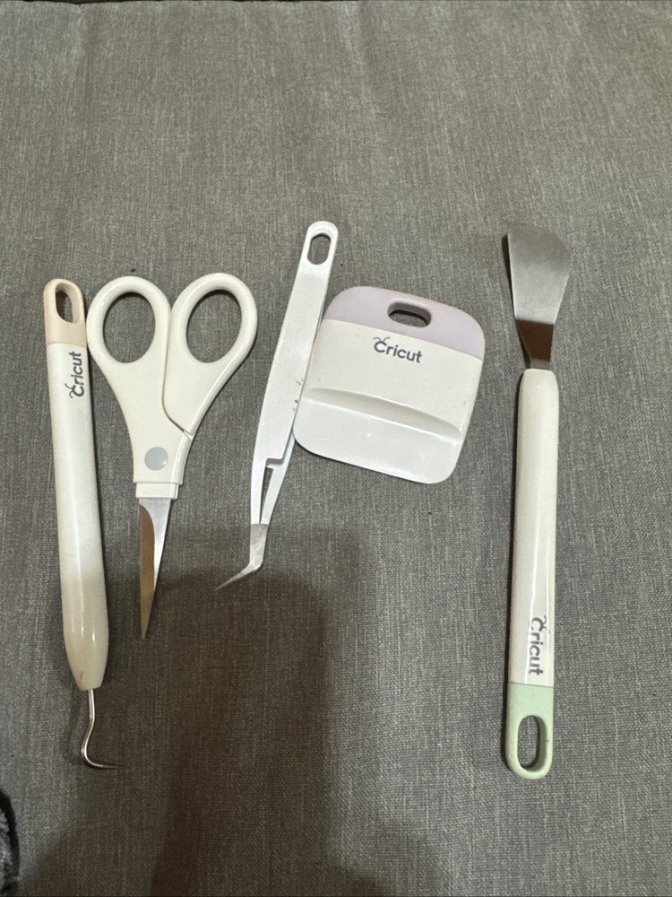 Cricut 2006695 Basic Tool Set Missing Scissor Cover