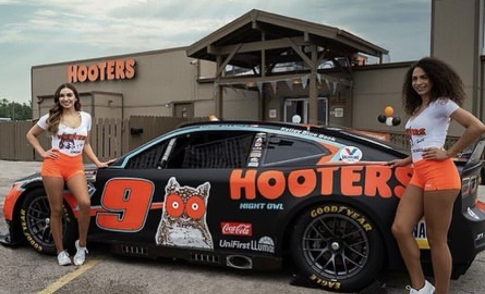 HOOTERS GIRL - 2 HOTTIES STANDING BESIDE A HOOTERS NASCAR !!