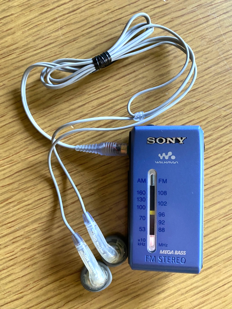 2002 SONY WALKMAN MEGA BASS FM STEREO SRF-S84 blue radio receiver with EARPHONES