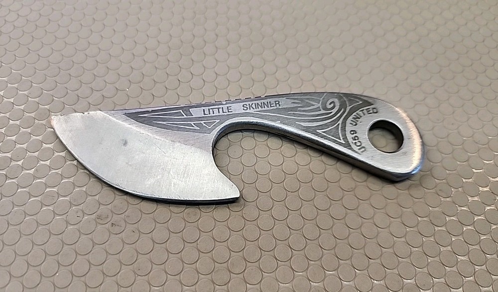 United Little Skinner UC59 Stainless Knife with Leather Holder Made in Taiwan