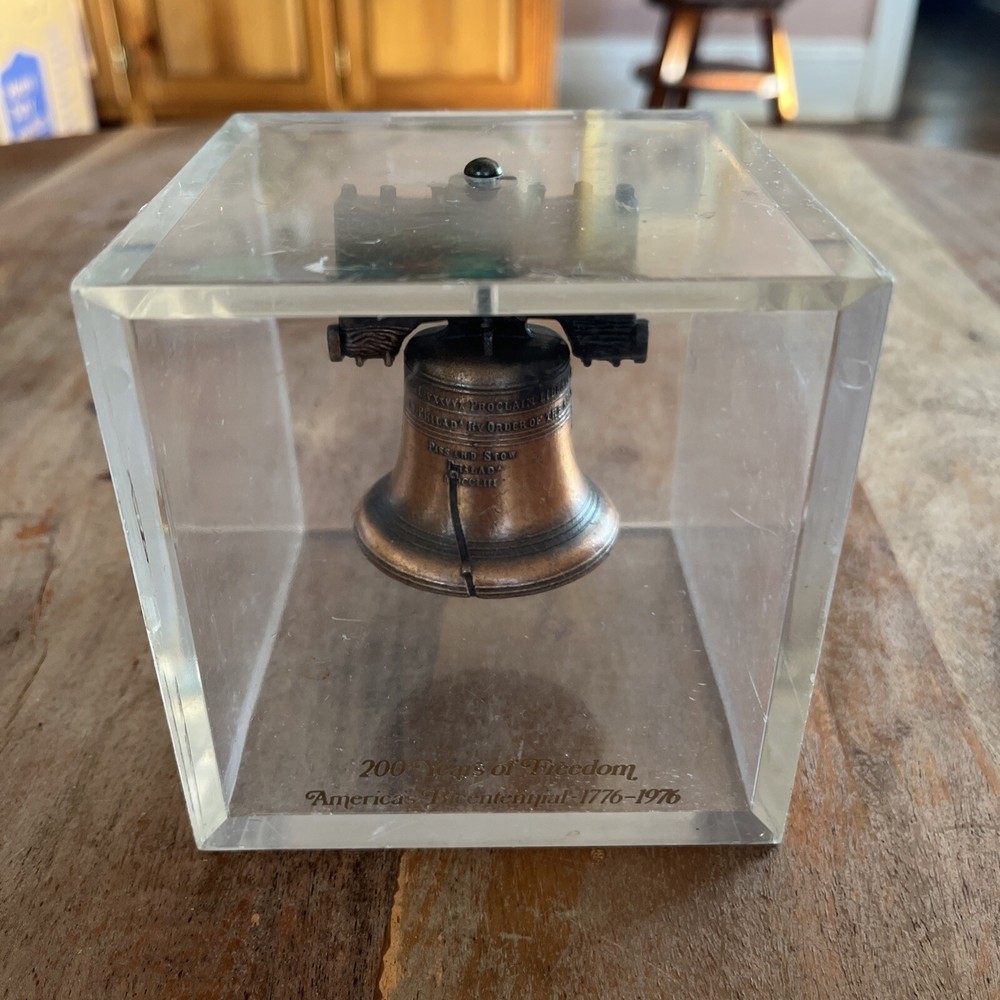 Liberty Bell 200 Years of Freedom Americas Bicentennial 1776-1976 & Case, VTG,