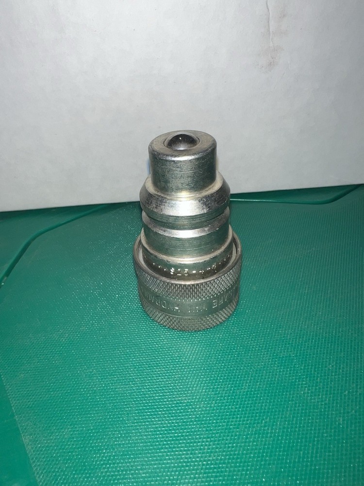 JD Old Style Tip to International Old Style Body Quick Coupler Adapter