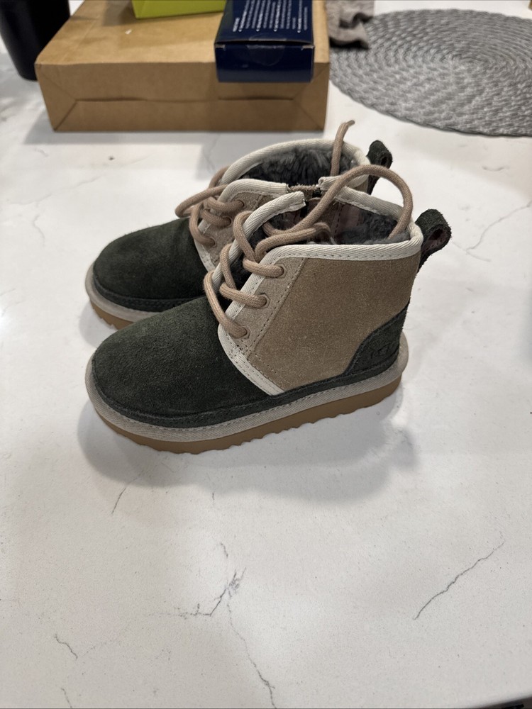 UGG Neumel II Unisex Kid Chukka Boot, Size 6 - Black (1017320K)