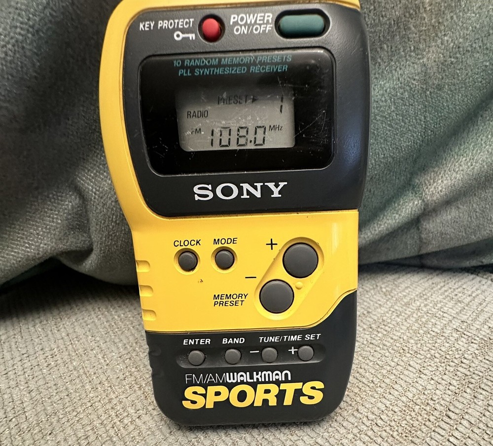 Sony SRF-M70 Sports Walkman FM/AM Radio Yellow Belt Clip  Work No headphones