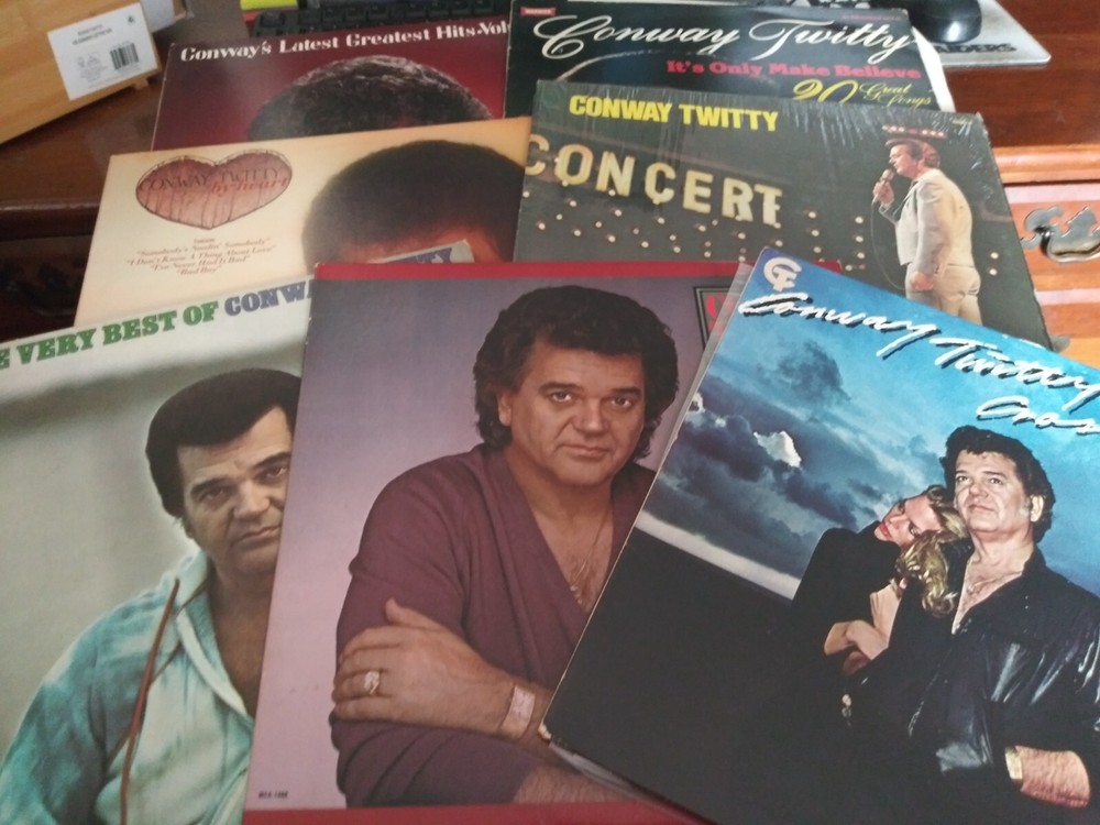 Nice lot of 7 Different Original Press 1970s & 80s Conway Twitty Records 4 ABBY-image