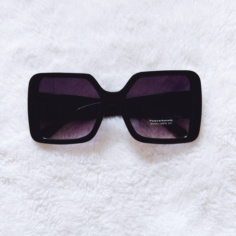 Junia Black Oversized Sunglasses