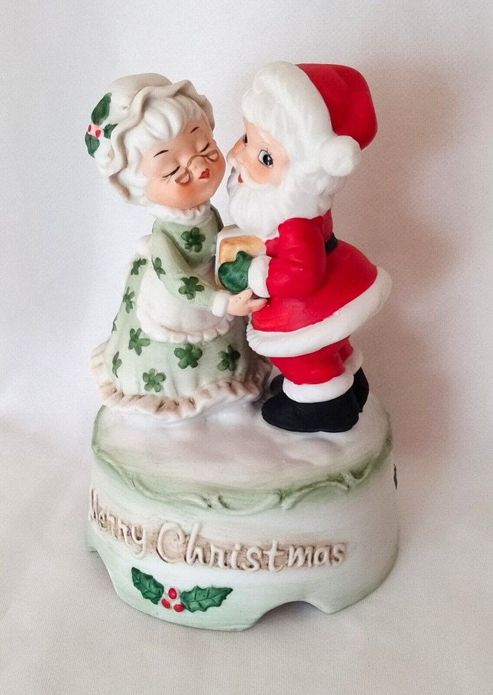 Vintage Santa and Mrs. Claus Dancing Wind Up Christmas Music Box Rare