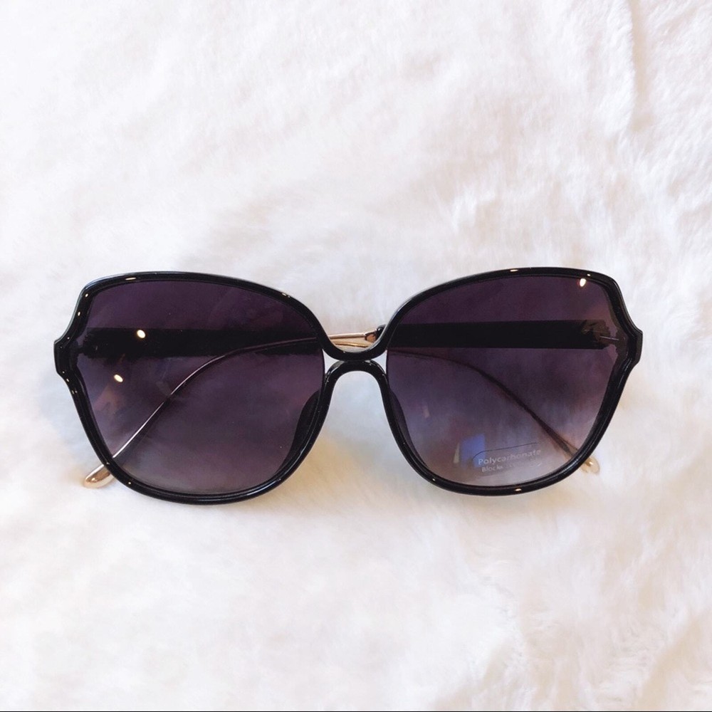 Charlotte Black Large Round Metal Sunglasses for a Bold Statement