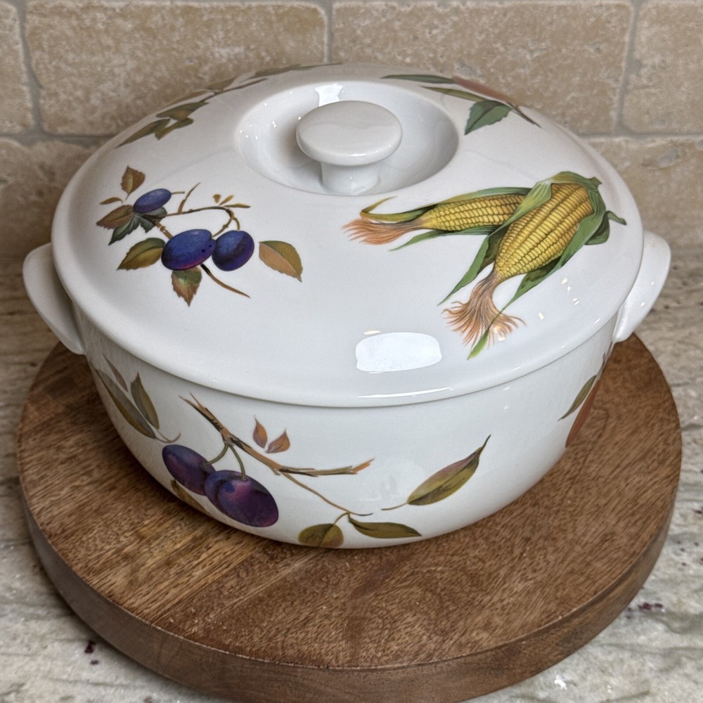 Royal Worcester Evesham 2.5 Qt Round Mint Covered Casserole Dish Oven Safe