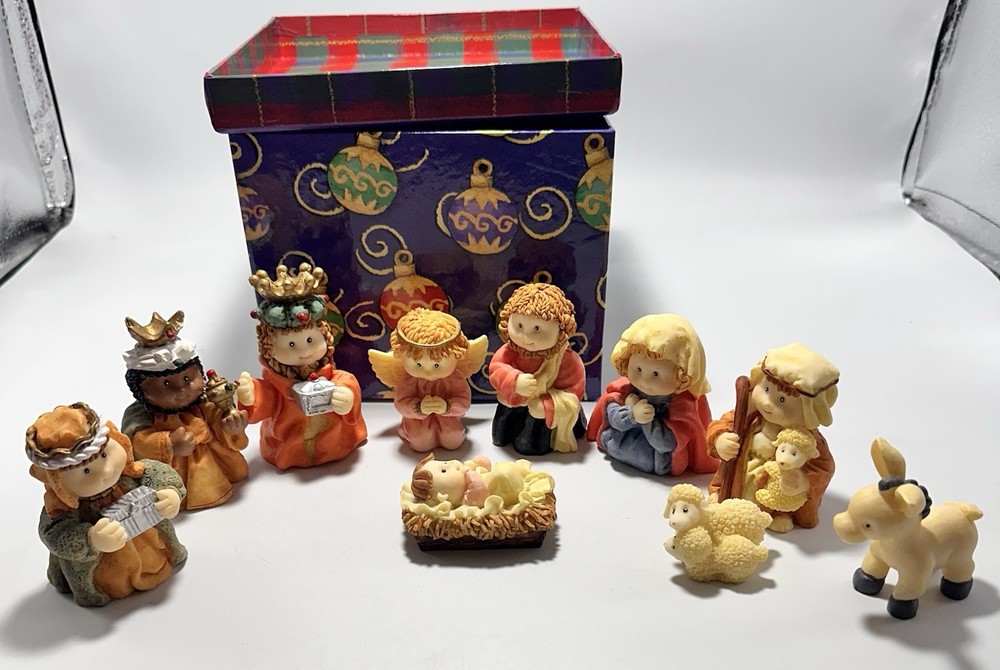 #17U Nativity Set Of 10 Figures Christmas Polystone Resin Mini