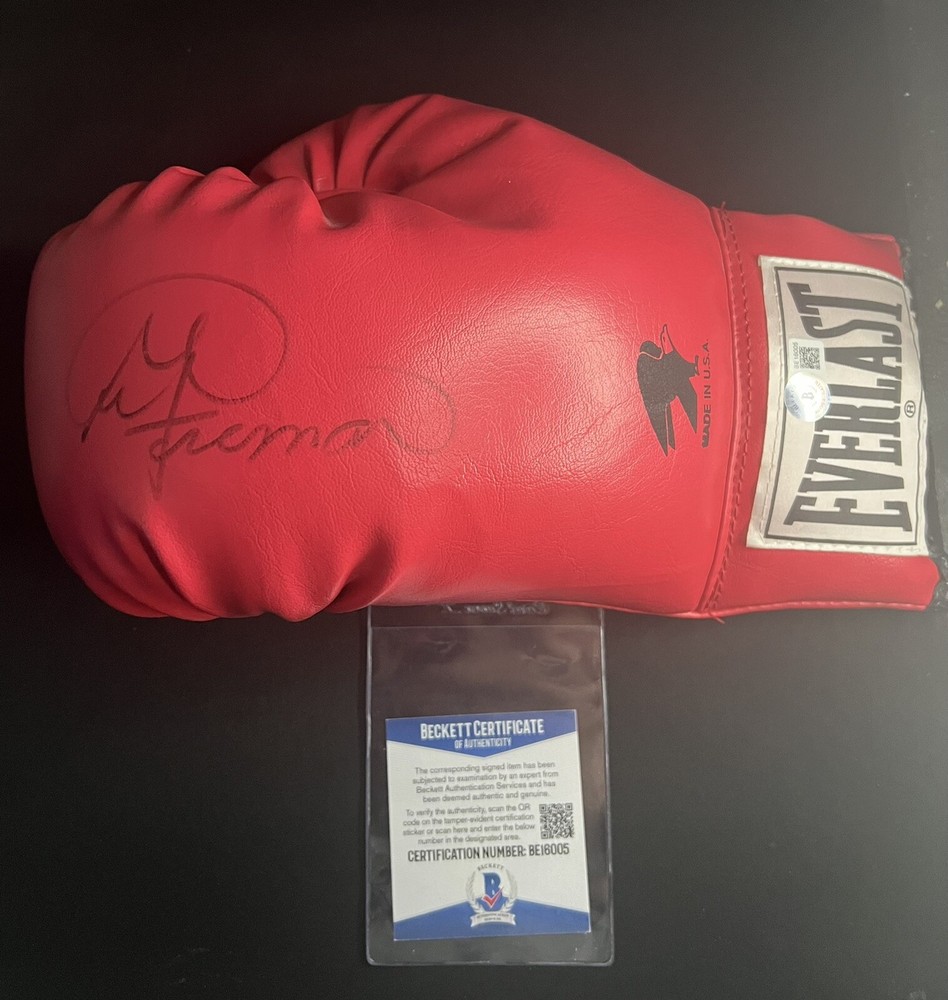 GEORGE FOREMAN AUTOGRAPHED SIGNED EVERLAST BOXING GLOVE W/ BECKETT CERTIFIED