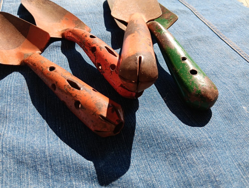 4 Piece Vintage Mid Century Garden Tools Trowels Orange Green