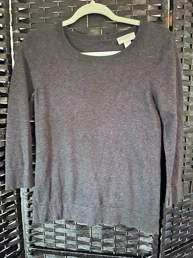 Loft Womens Charcoal Gray 3/4 Sleeve Sweater with Button up Back Size XS