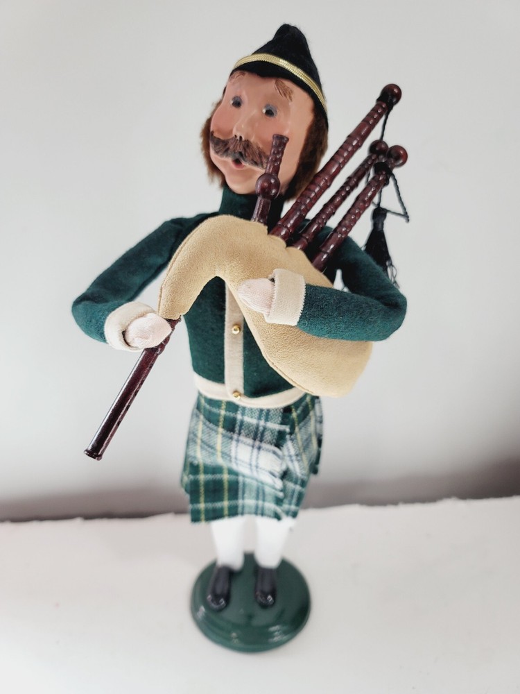 Byers' Choice 11 Pipers Piping Caroler Figurine The 12 Days of Christmas