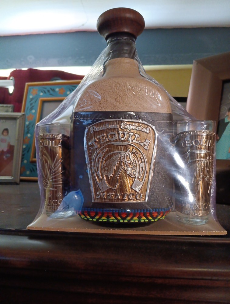Tequila Decanter with Two Shot glasses From Tequila, Jalisco