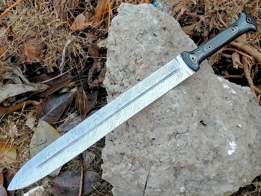 Custom Handmade Damascus Steel Gladiolus Battle-Ready Short Sword