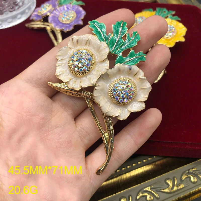 Sweet Daisy Rhinestone Stud Earrings and Brooches Set