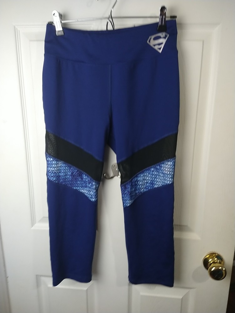 Her Universe Juniors L Superman Blue Activewear Capri Leggings.