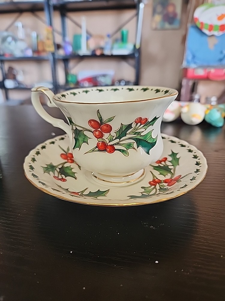 NIB A Cup Of Christmas Tea Cup & Saucer Bone China Christmas Waldman 1982