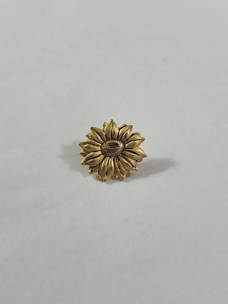 Daisy Gold Color Metal Flower Lapel Hat Jacket Pin