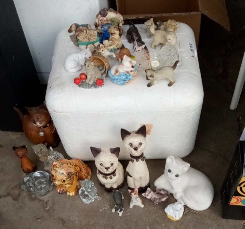 Lot of Vintage Cat Figurines Read Description