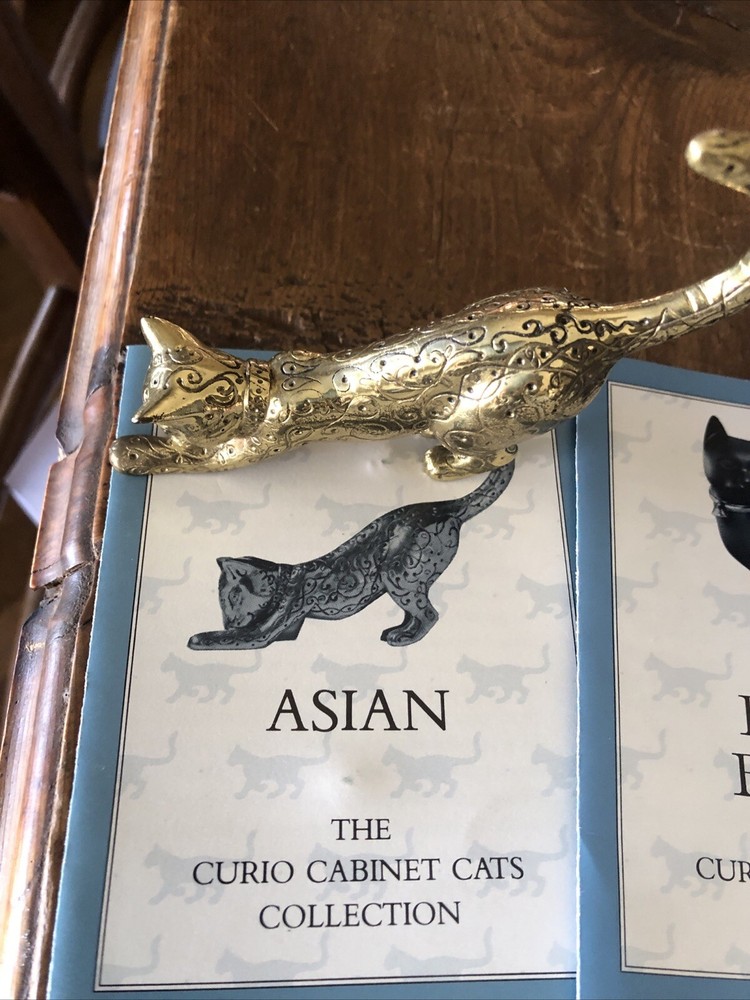 Franklin Mint Curio Cabinet Cats Collection Set of 24 Felines. Includes Case