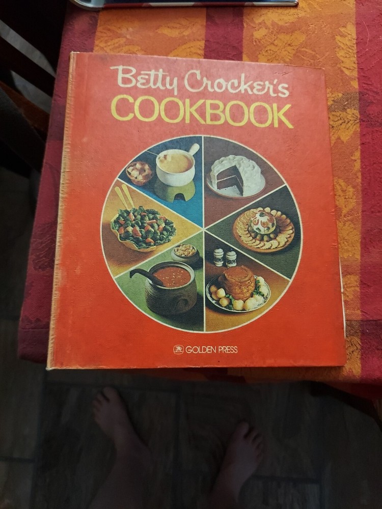 1970's Vintage Betty Crocker Cookbook Missing 1st 3 Pages 5 Ring Binder