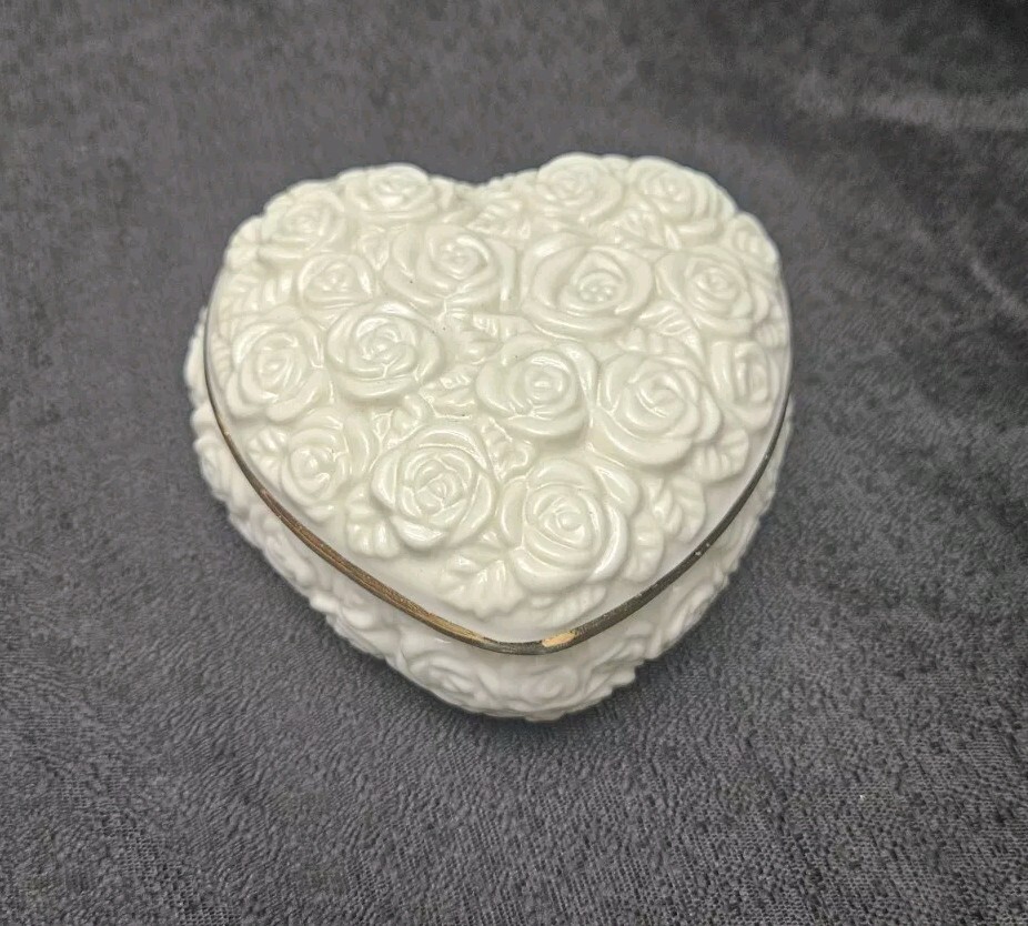 Lenox Rosebud Heart Shaped Jewelry Trinket Box Ivory Porcelain Gold Trim