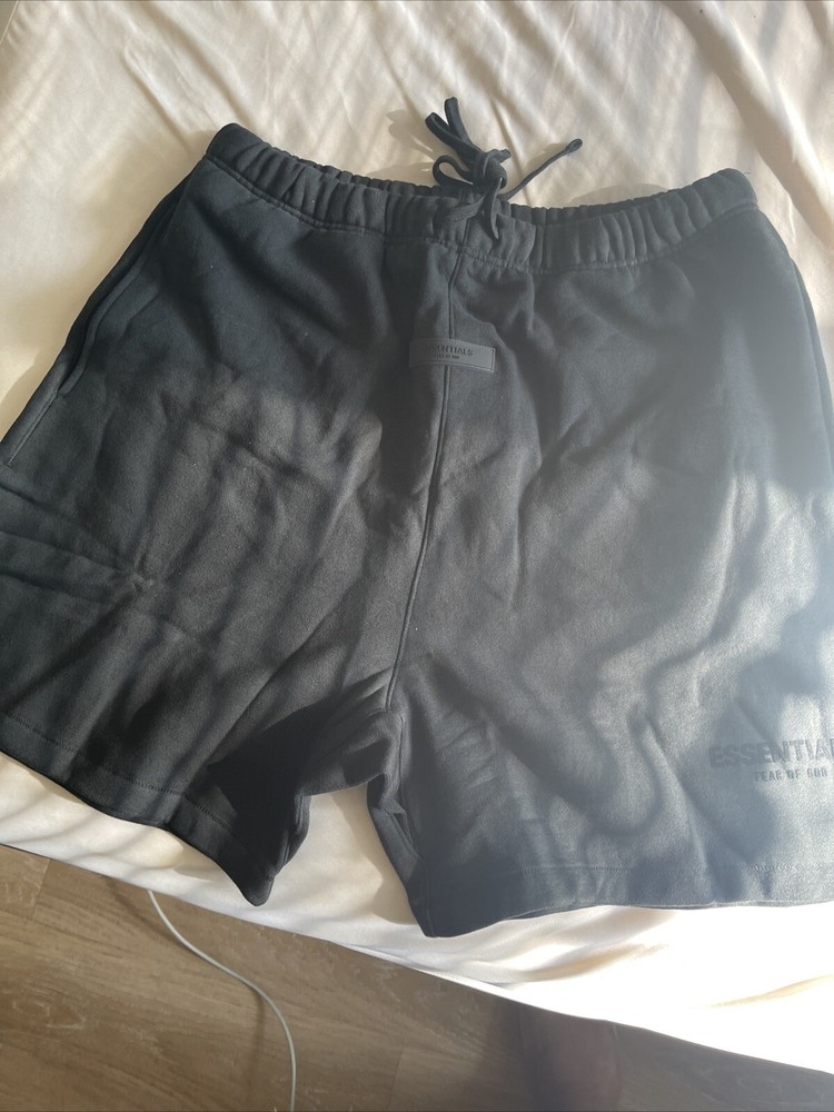 Fear of God Essentials Shorts in XL – Premium Comfort & Style