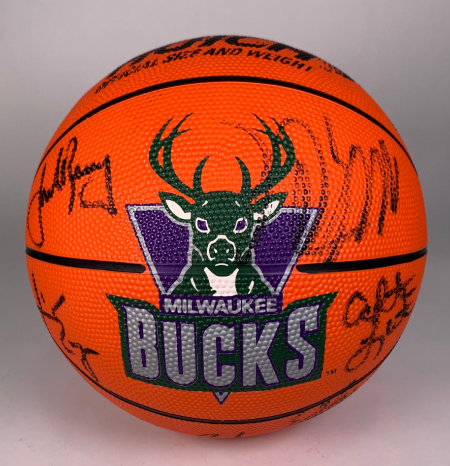 1994-95 Milwaukee Bucks team signed autographed basketball AMCo COA 21692