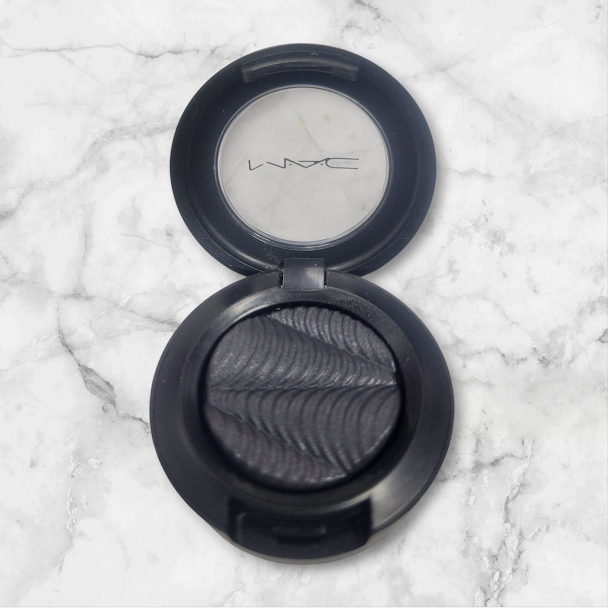 Mac Extra Dimension Eye Shadow in Tall Dark & Handsome – Full Size New Without Box Free Shipping