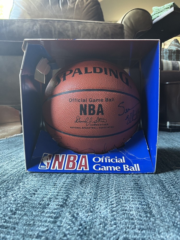 NBA Official Game Ball San Antonio Spurs 1991-92 Team Autograped Basketball