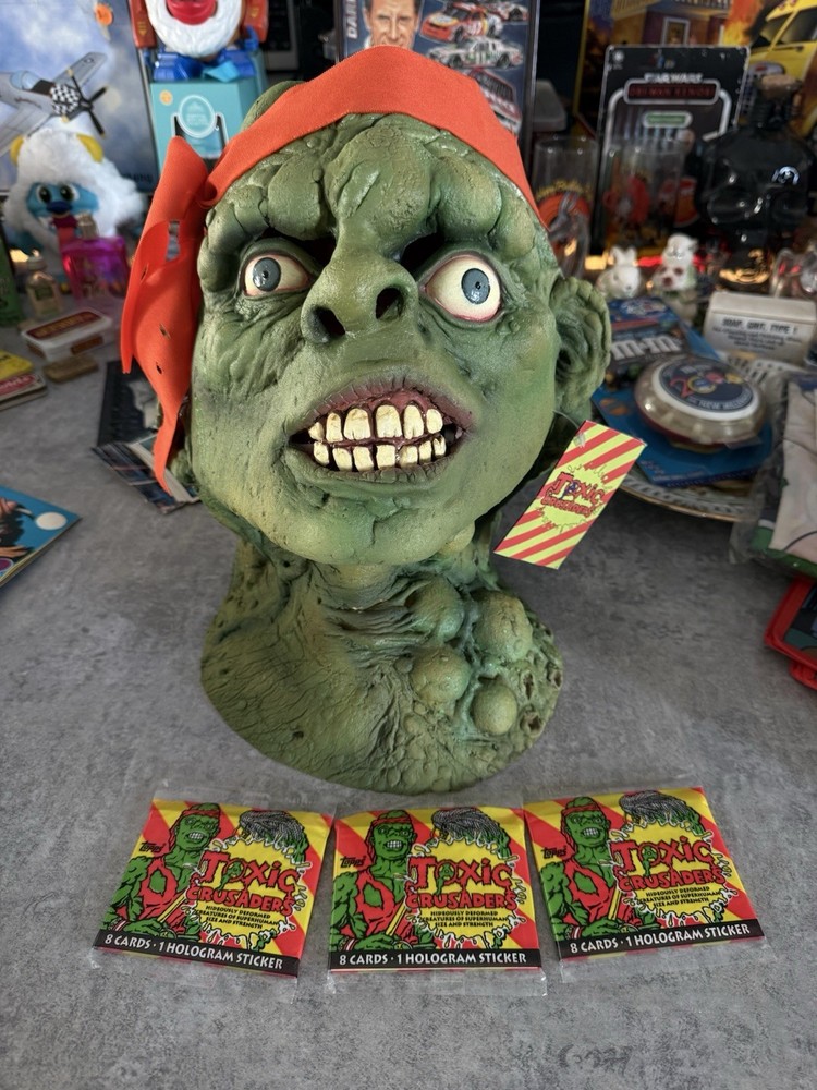 Trick Or Treat Studios Toxic Crusader Toxie Mask Toxic Avenger W Card Packs Buns