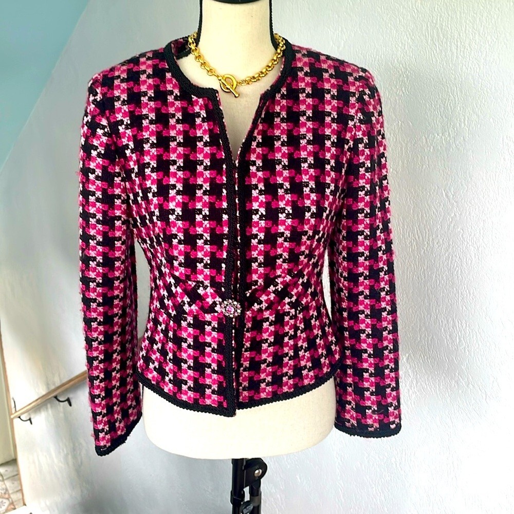 Modern Pink Houndstooth Jacket with Brooch - Size 6P-image