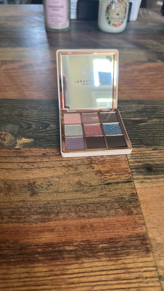 NWOT Anastasia Beverly Hills Sugar Eyeshadow Palette Vibrant Shades