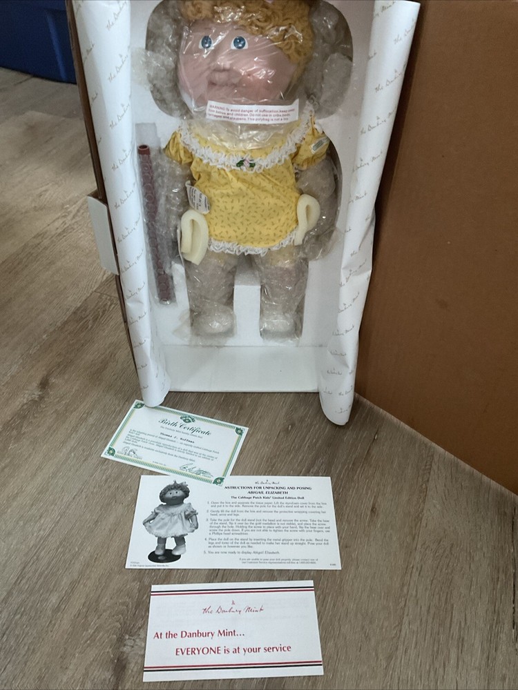 Abigail Elizabeth - Cabbage Patch Porcelain Doll -  Danbury Mint 2006 - Limited-image