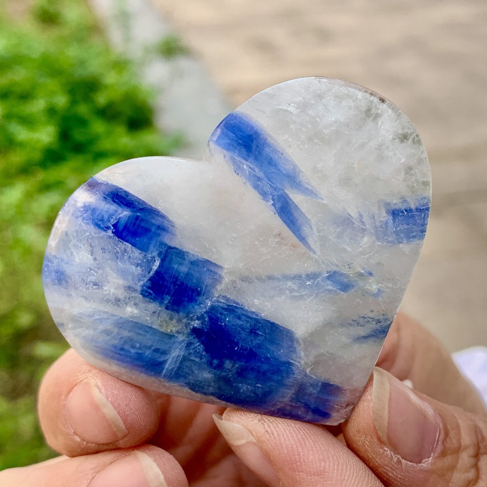 46G Rare!! Natural and beautiful heart-shaped blue KYANITE quartz crystal