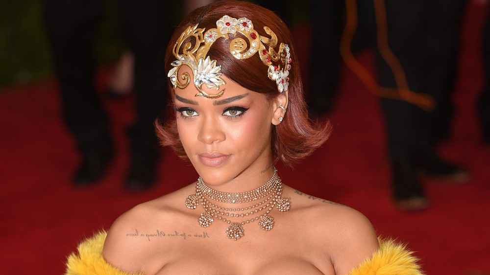 Rihanna Beautiful With Head Ornament 8x10 Picture Celebrity Print