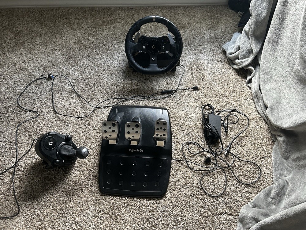 Logitech G920 Wheel and Shifter Bundle with joystick & pedals. Excellent cond.