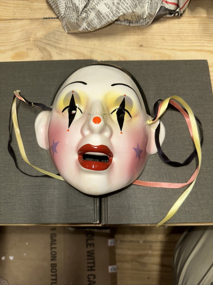 Vintage Ceramic Clown Mask Wall Decor - Handcrafted Retro Wall Hanging-image