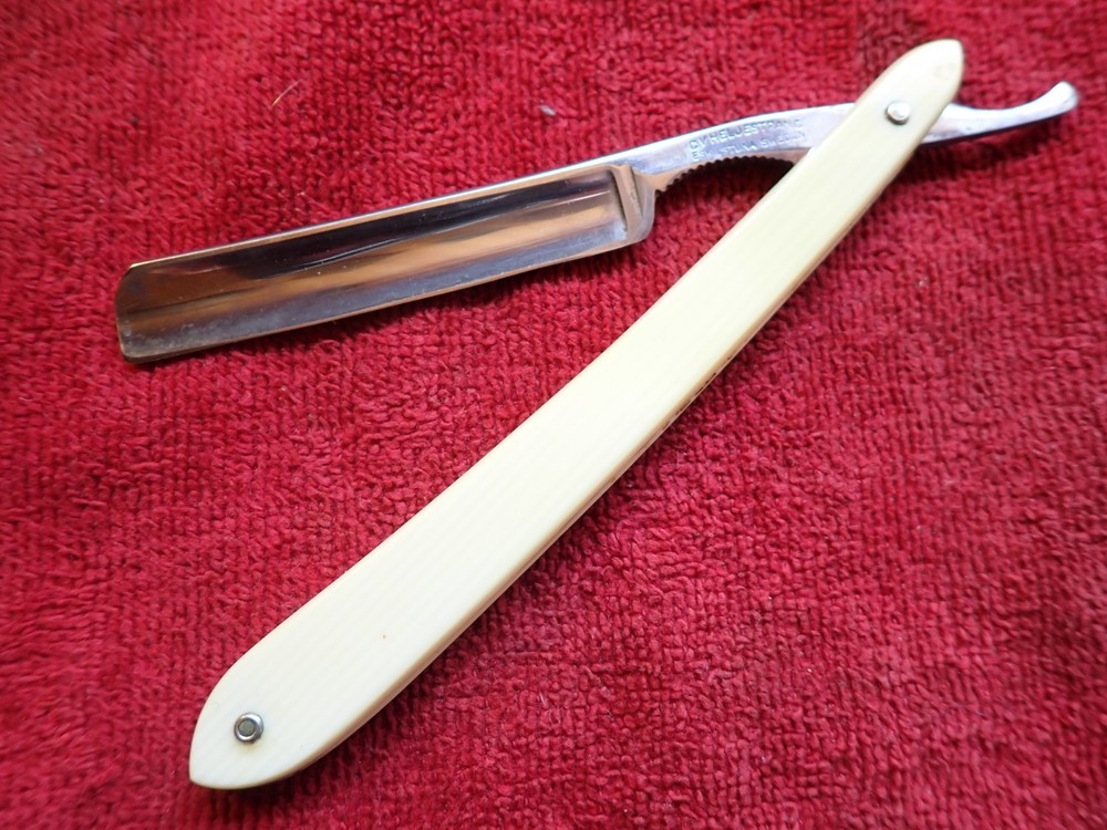 VINTAGE STRAIGHT RAZOR  blade 13.8 mm  HELJESTRAND ESKILSTUNA SWEDEN SWEDISH