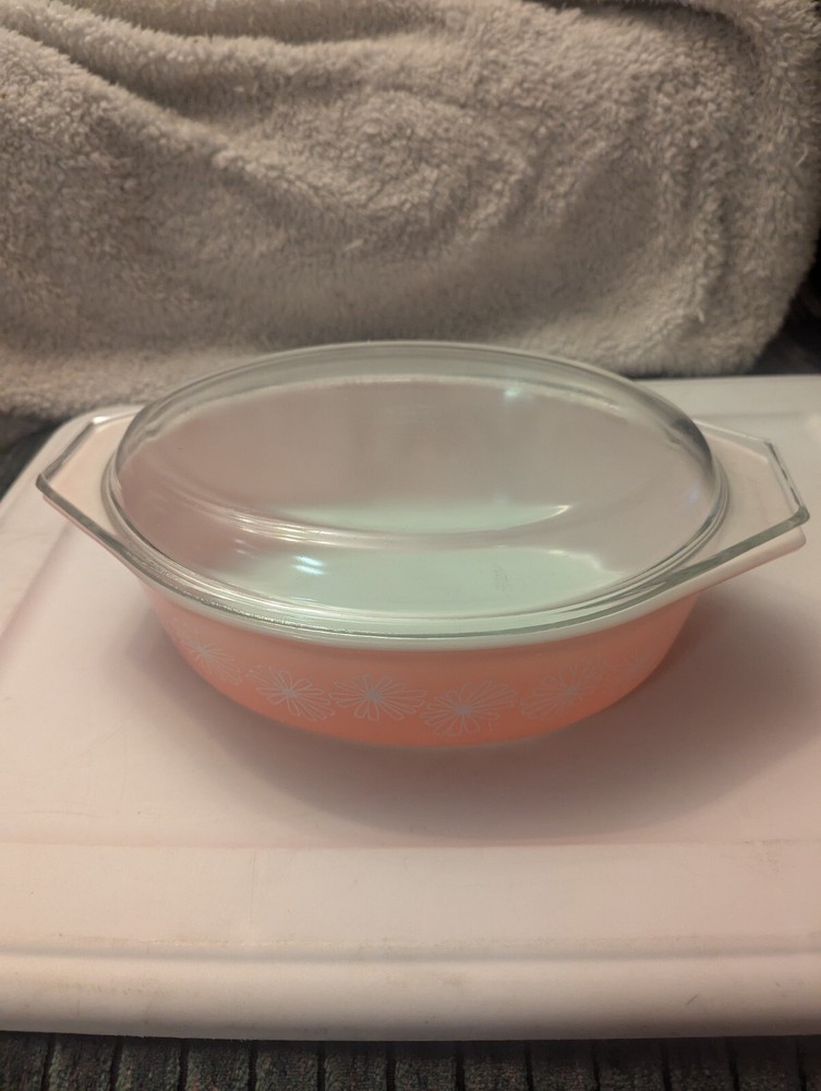 Vintage Pyrex Pink Daisy 2 1/2 Qt Casserole With Lid. Rare