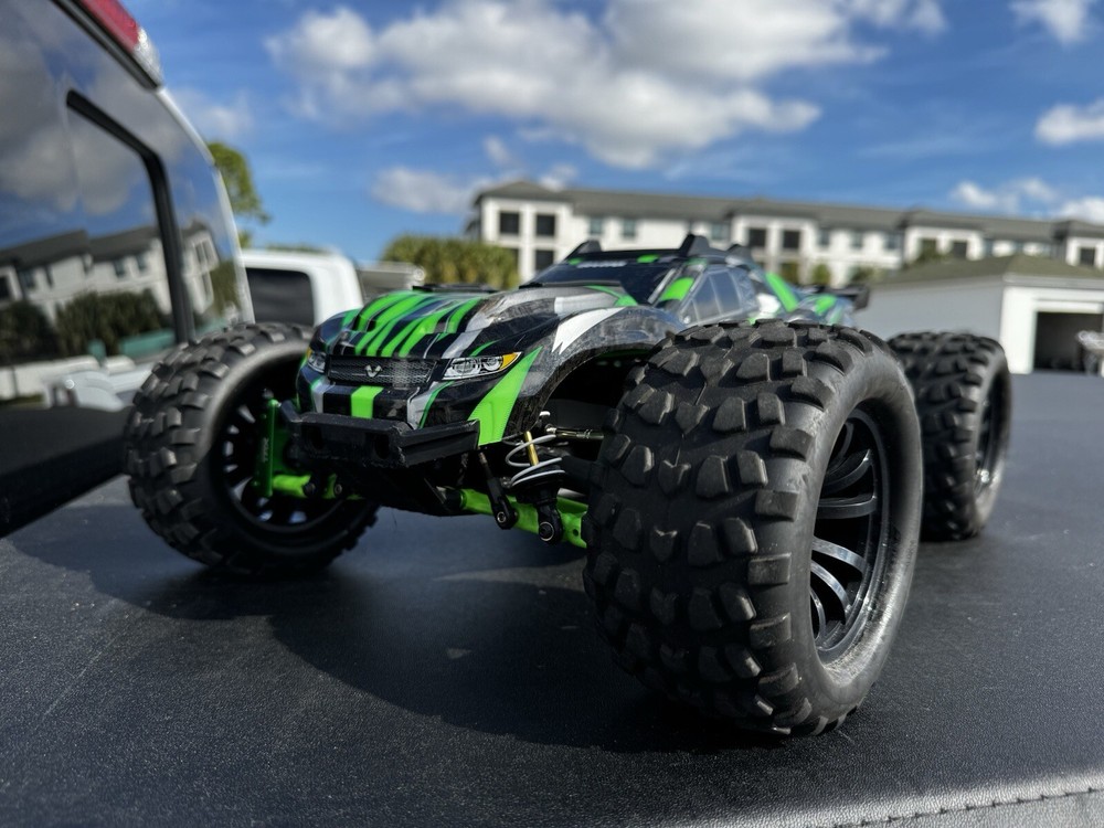 Traxxas Rustler 4X4 Ultimate 1/10 RTR Brushless Stadium Truck in Green
